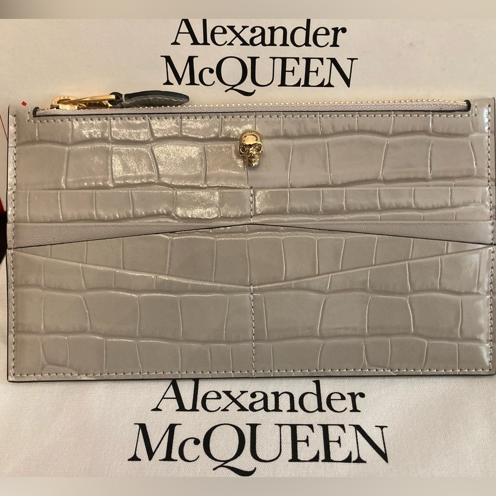 ALEXANDER McQUEEN Women’s Skull Flat Zip Wallet